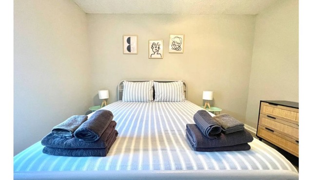 Vibrant Family Home, Ping Pong table & Large Yard