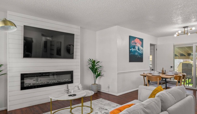 Vibrant Family Home w. Gameroom