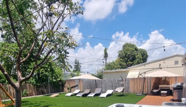 Vibrant Family Home w/ Hot Tub, BBQ, & Kids' Park