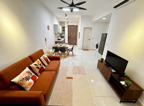 Vibrant Greenfield Residence Home - 5 mins to Sunway Pyramid