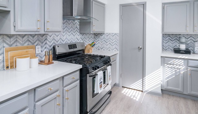 VIBRANT Houston OASIS with private pool and patio, sleeps 8