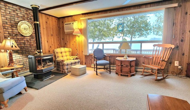 Vibrant Kawartha Lake Cottage