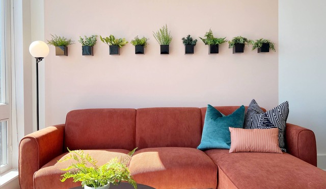 Vibrant King Bed Condo w/Rooftop Lounge, Gym, and Close to the Stadiums