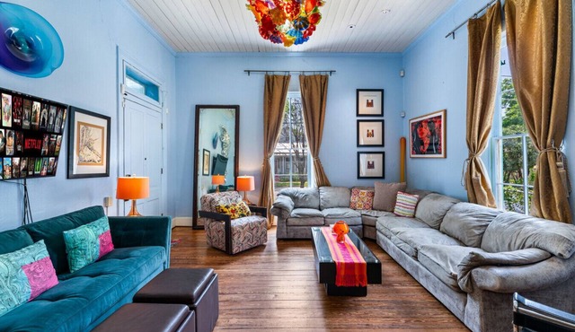 Vibrant Location~Artistic Home~Downtown~King Bed