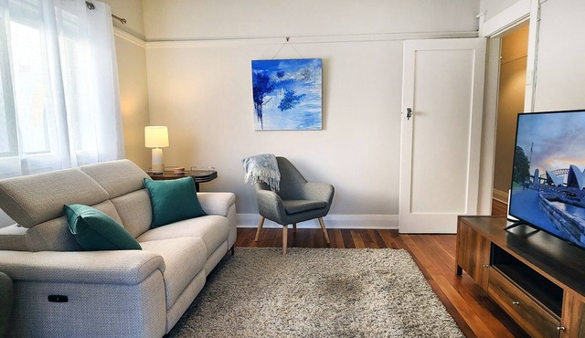 Vibrant location, steps from Enmore Road & King Street