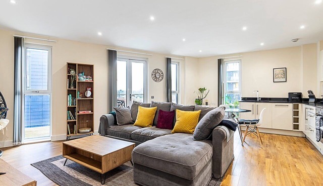 Vibrant London Canal Apartment