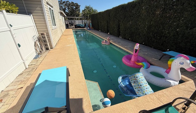 Vibrant modern boutique/w stunning lap pool