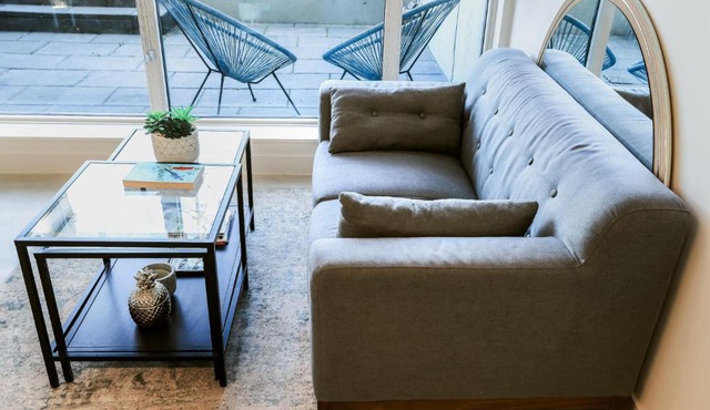 Vibrant & Modern Loft-style Walkout Near LRT