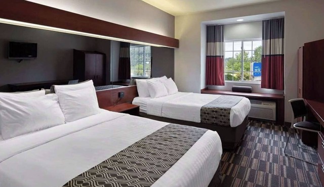 Vibrant Morgantown Living - A Modern Stay for You | 4 Rooms w/Free Parking