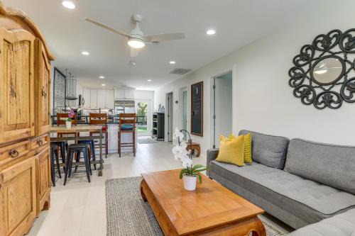Vibrant North Palm Beach Home about 2 Mi to Beach!