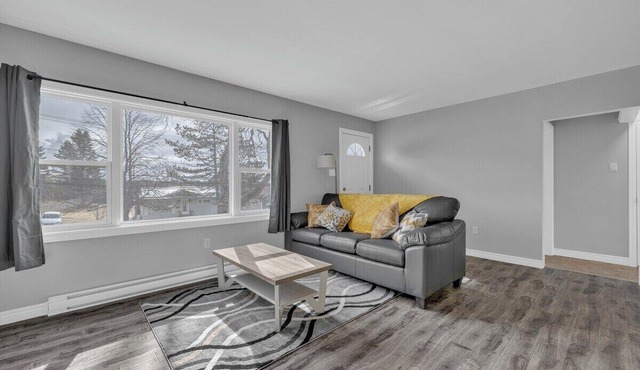 Vibrant Oasis, Private and Relaxing, Pet Friendly