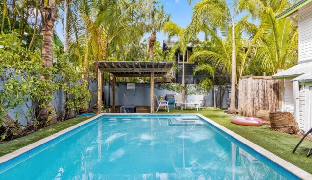 Vibrant Oasis W/Heated Pool 3BR-2BA N/Downtown