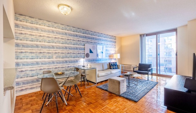 Vibrant One Bedroom in Hoboken - near PATH Train