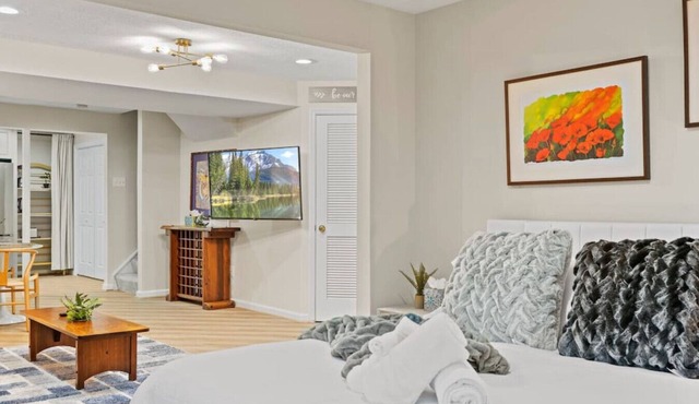 Vibrant+Private Apartment Suite, Heart of Leesburg