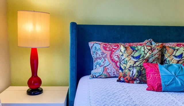 Vibrant Relaxing Retreat Fully Stocked Apartment