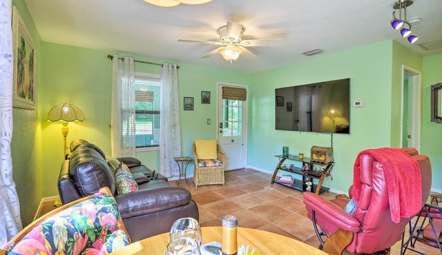 Vibrant Rockledge Home ~ 2 Mi to Cocoa Village!