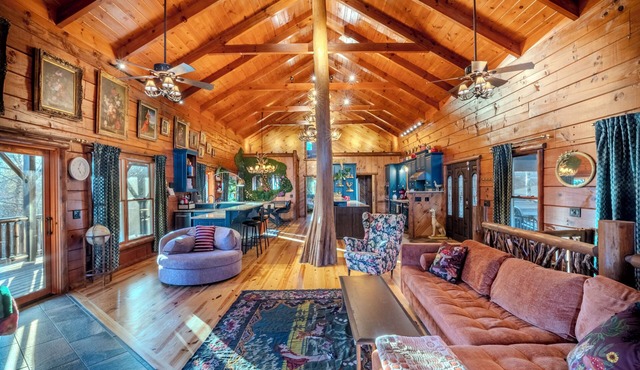 Vibrant Spacious Mountain Estate with Heated Pool & Hot Tub in Suches