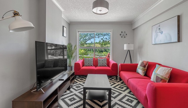 Vibrant Stylish & Cozy Waterfront Downtown Apartment 1 BR + Bath