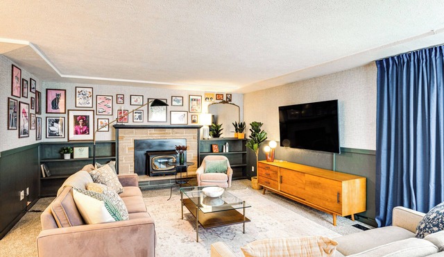 Vibrant Tacoma Retreat, Near Point Defiance Park!