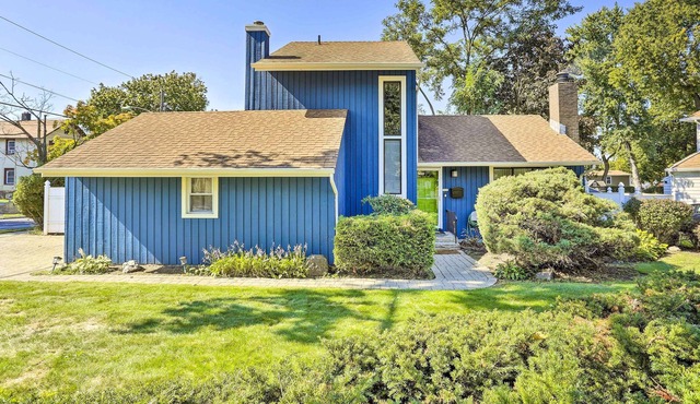 Vibrant Teaneck Home ~ 12 Mi to Manhattan!