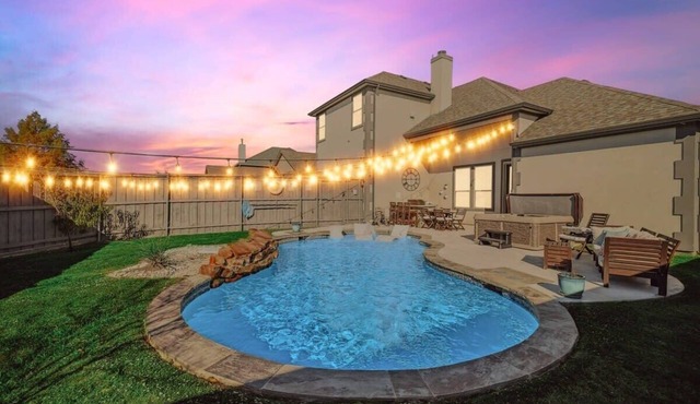 Vibrant Texas Escape | 5BR, Pool & Hot Tub