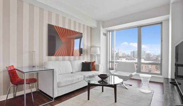 Vibrant Two Bed steps from Charles River