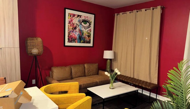Vibrant Unit in The Griffith