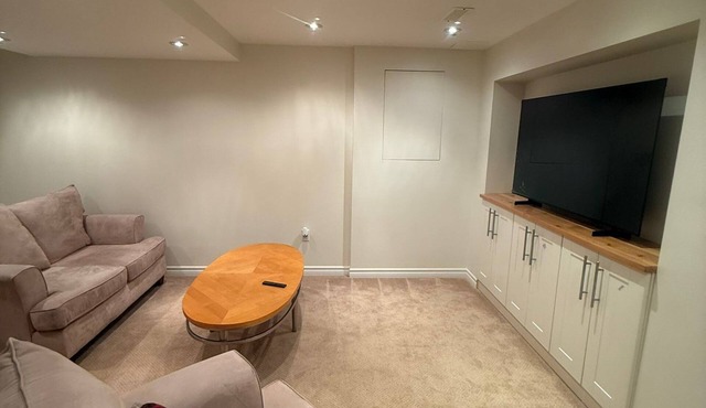 Vibrant Upscale Kanata Retreat - Perfect for Families & Business Professionals