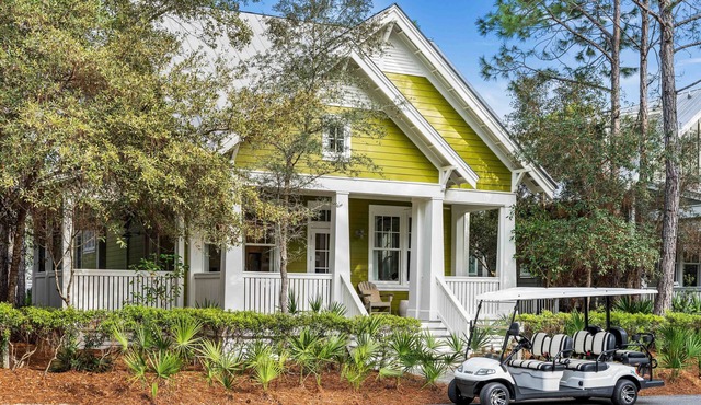 Vibrant WaterColor Haven: Electric Cart, Closet to Camp WaterColor, & Green Space Galore