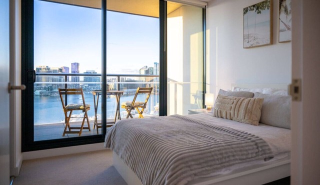 Vibrant Waterfront Docklands Living