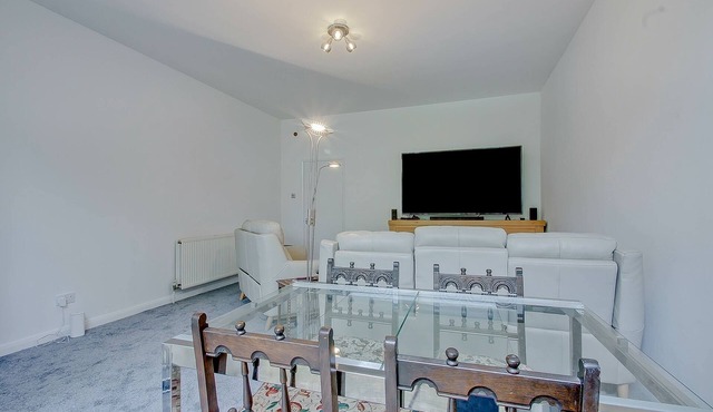 Vibrant Willesden Green 2 Bedroom Flat