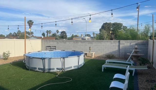 Vic's 3 bedroom 4beds & POOL centrally located!