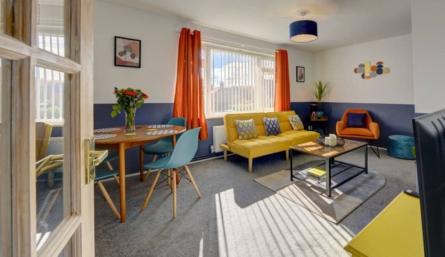 Vicarage Lane Apt | 2 bed | Sleeps 5 | Harbury near Leamington & M40 | Inspire Homes