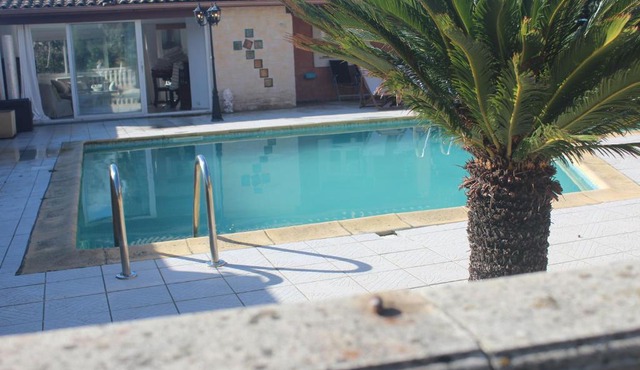 VICHELDA Cottage In The Sun