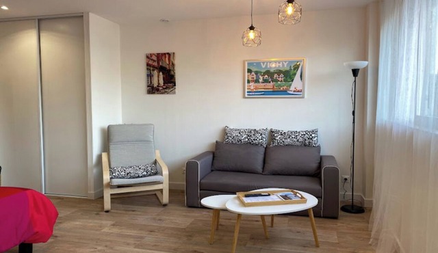 Vichy Hotel de Ville RDC (VHV1)