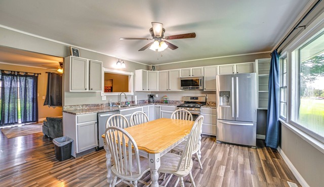 'Vick's Hunting Lodge' Near Fishing + Hiking