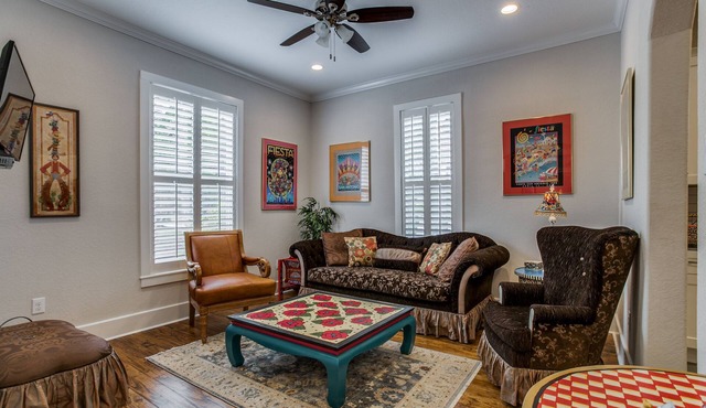 Vicky's Place downtown close to Pearl Brewery, and Riverwalk