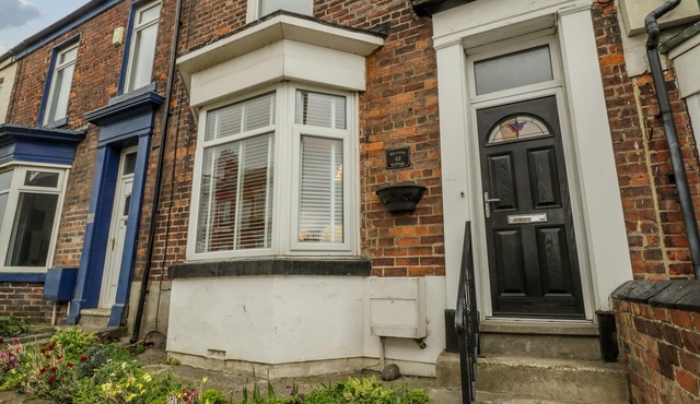 VICTORIA COTTAGE, pet friendly in Marske-By-The-Sea