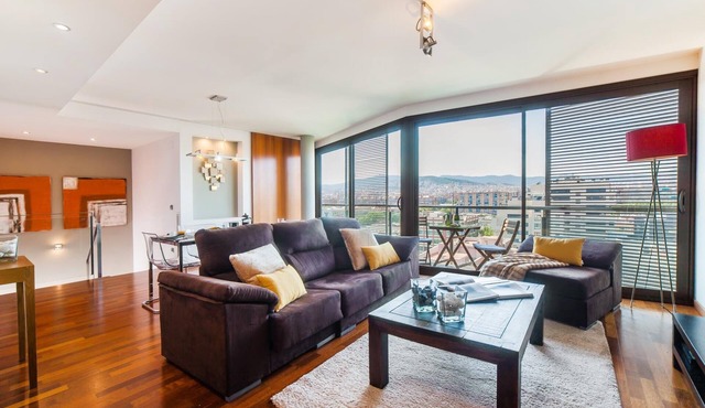 Victoria Diagonal Mar 1: Luxury Duplex Touristic Apartment Near the Beach