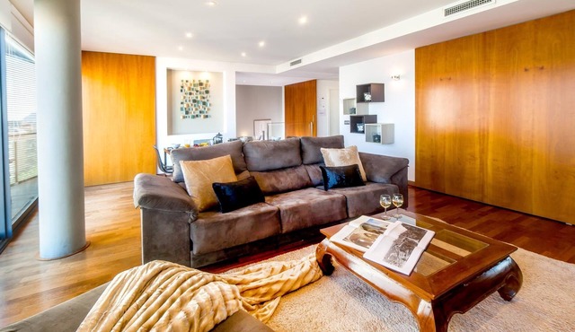 Victoria Diagonal Mar 2: Luxury Duplex Touristic Apartment Near the Beach