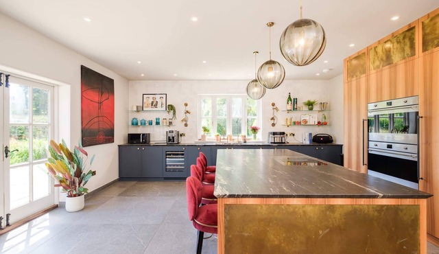 Victorian House & Barn, Hot Tub, Gym, Games Room