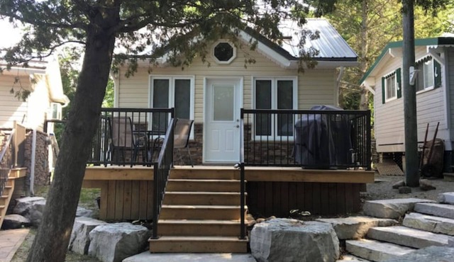 Victoria Harbour Cottages Loft Chalet