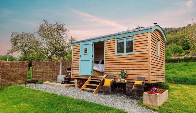 Victoria Hut near Allerford