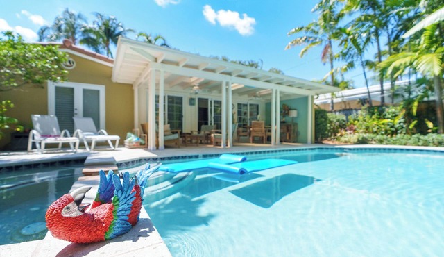 Victoria Park Tropical Gem with Heated Saltwater Pool & Spa