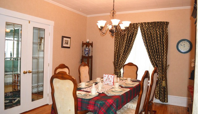Victoria Room with en-suit Bathroom 15 Mins Walk to Falls