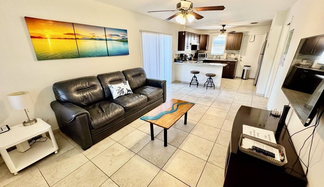 Victoria's Den-Close to airport, Cruiseport, Whole Foods