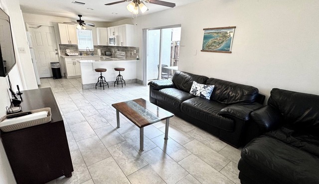 Victoria's Retreat-Close to Airport, Cruiseport, Whole Foods