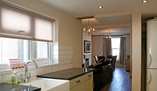 VICTORIAN 5 BED TOWN HOUSE 4 POSTER BED, REAL FIRE