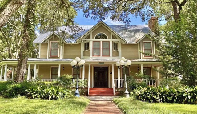 Victorian #7 Cottage at Steinhatchee Landing Resort