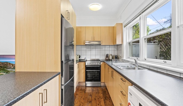 Victorian Apartment in Lifestyle Hotspot